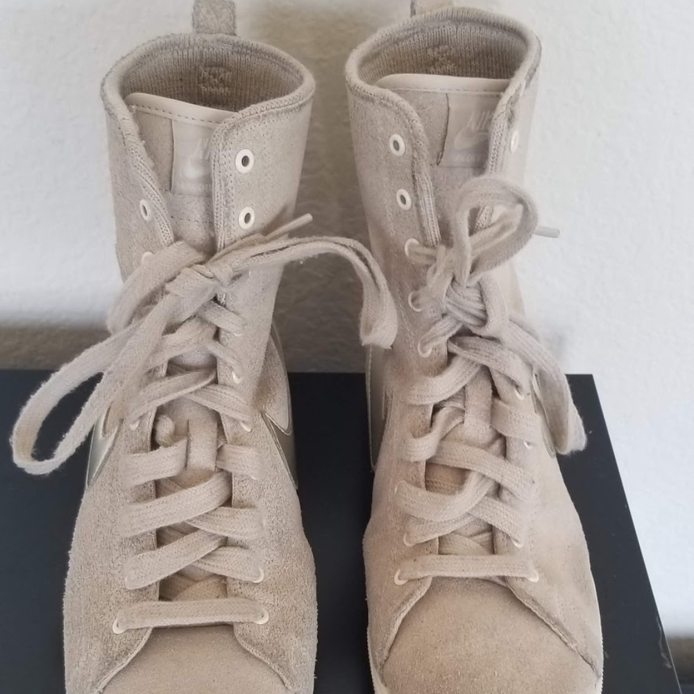 Nike sneaker color desert sand